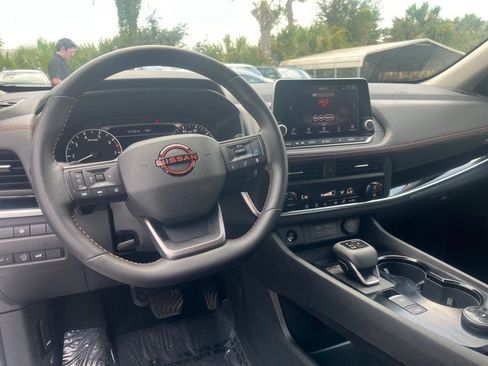 Used 2025 Nissan Rogue SV AWD/4WD image 14