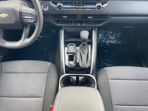 Used 2025 Chevrolet Colorado W/T image 17