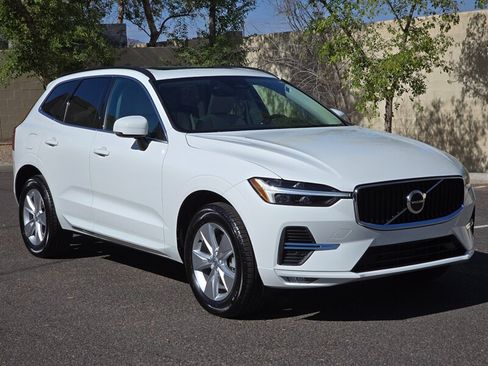 Used 2022 Volvo XC60 B5 Momentum AWD/4WD image 2