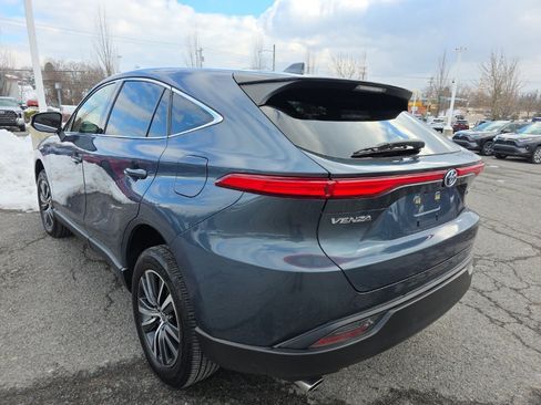 Certified 2022 Toyota Venza LE image 4