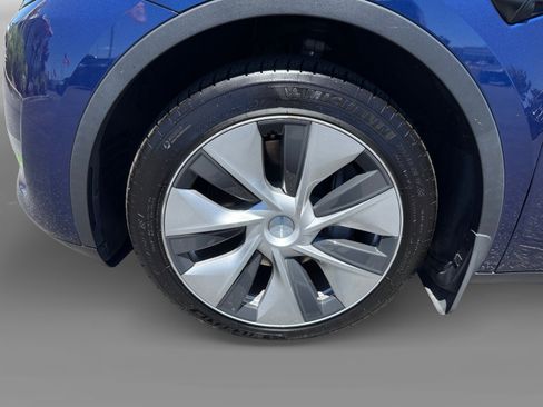 Used 2023 Tesla Model Y Long Range AWD/4WD image 9