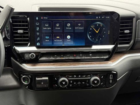 Used 2025 Chevrolet Silverado 1500 LT image 12