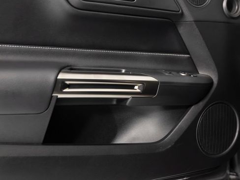Used 2022 Ford Mustang Shelby GT500 w/ Carbon Fiber Track Pack RWD image 13