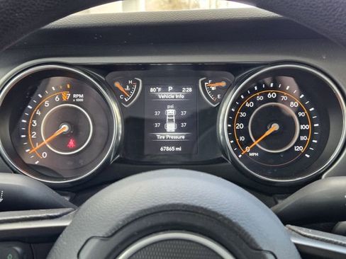 Used 2021 Jeep Gladiator Sport image 14