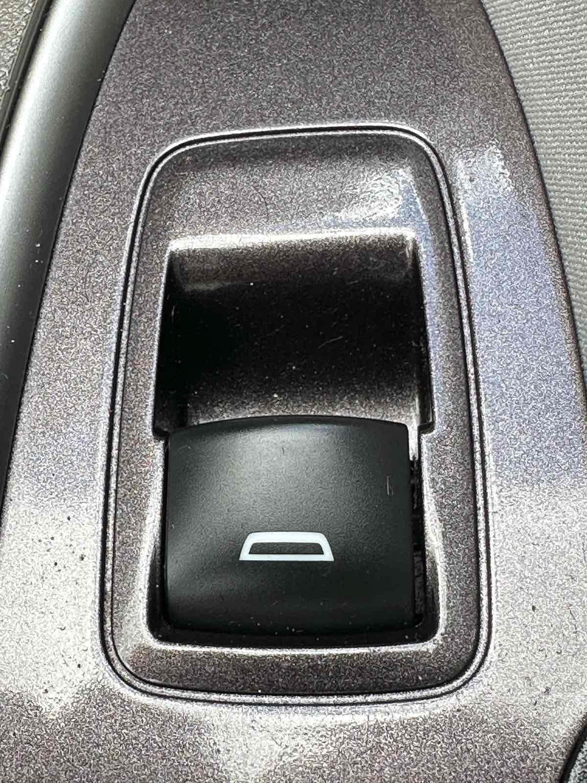 Used 2021 Chevrolet Malibu LS FWD image 31