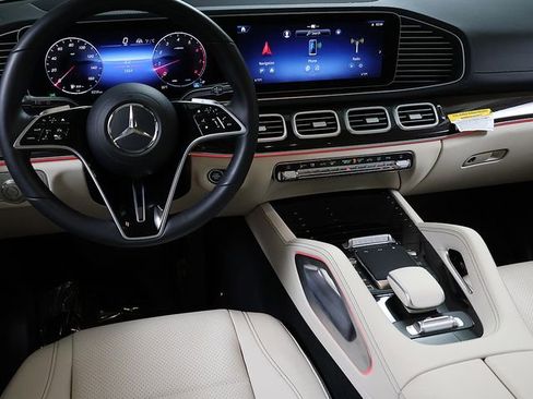 Certified 2026 Mercedes-Benz GLS 450 4MATIC image 17