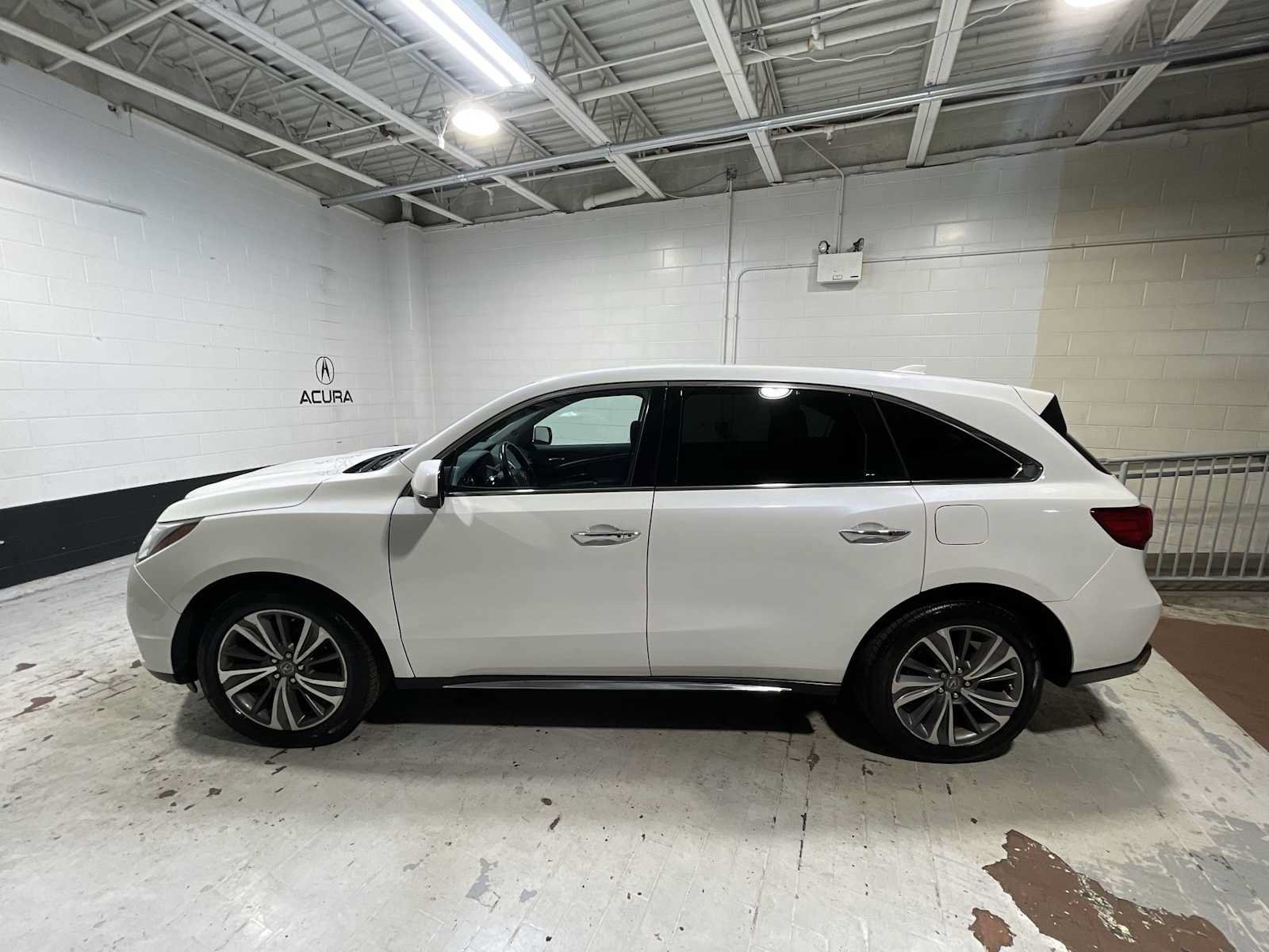Used 2018 Acura MDX w/ Technology Package AWD/4WD image 3
