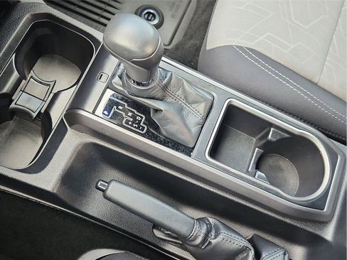 Used 2021 Toyota Tacoma TRD Off-Road w/ Technology Package AWD/4WD image 15