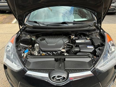 Used 2017 Hyundai Veloster Value Edition FWD image 17