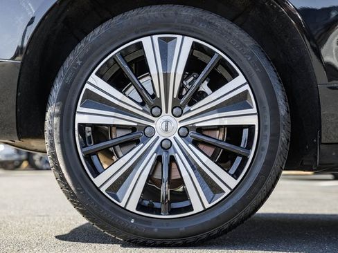 Certified 2022 Volvo XC60 B6 Inscription w/ Advanced Package image 17