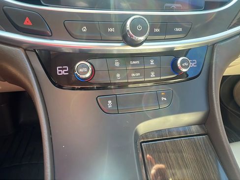 Used 2017 Buick LaCrosse Preferred image 19