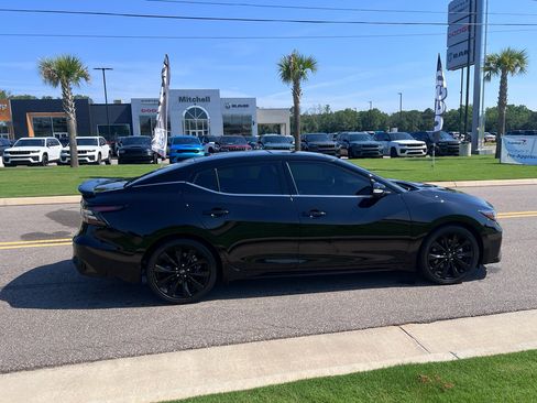 Used 2023 Nissan Maxima SR w/ Sport Mat Group FWD image 4