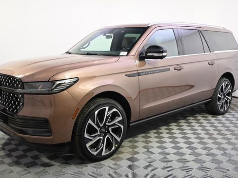 New 2026 Lincoln Navigator L Black Label AWD/4WD image 2