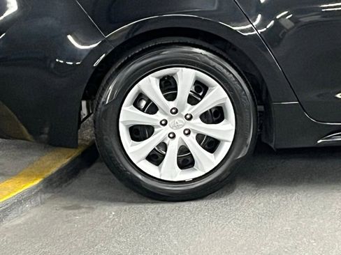 Used 2022 Toyota Corolla LE image 33