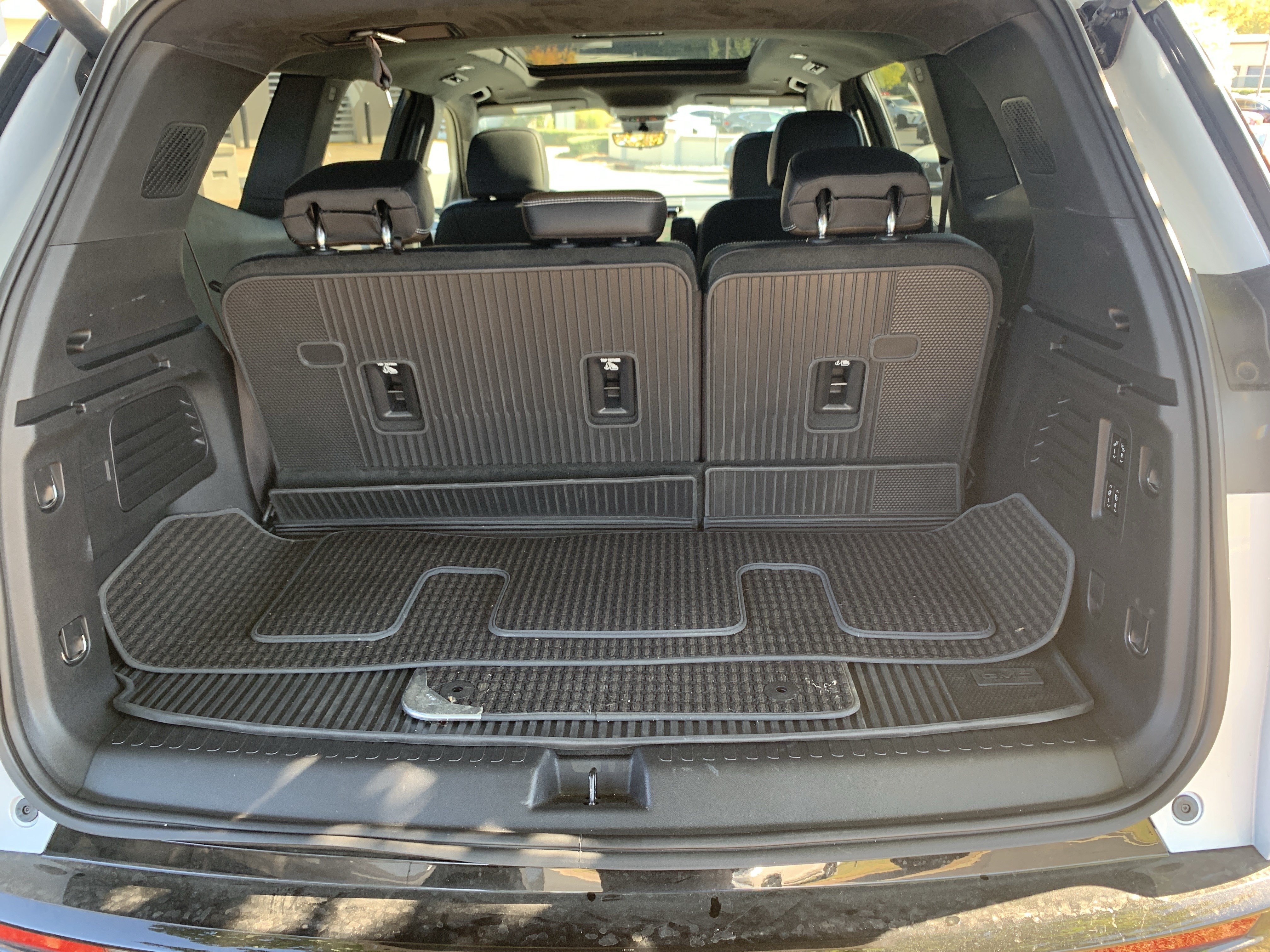 Used 2026 GMC Acadia Denali Ultimate w/ LPO, Floor Liner Package AWD/4WD image 34
