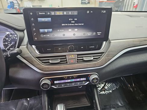 Used 2023 Nissan Altima 2.5 SL FWD image 49