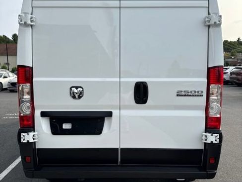 Used 2026 RAM ProMaster 2500 w/ Convenience Group FWD image 8