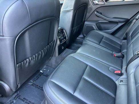 Certified 2025 Porsche Macan AWD/4WD image 13