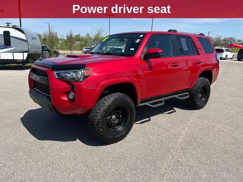 Used 2018 Toyota 4Runner TRD Off-Road image 2