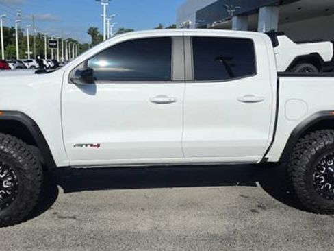 Used 2025 GMC Canyon AT4 AWD/4WD image 2