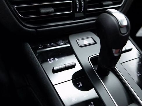 Certified 2025 Porsche Macan image 22