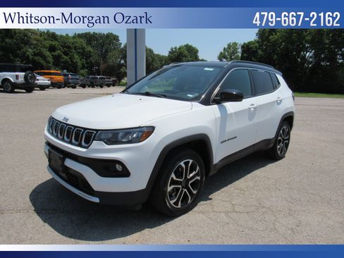 Used 2024 Jeep Compass Limited AWD/4WD image 3