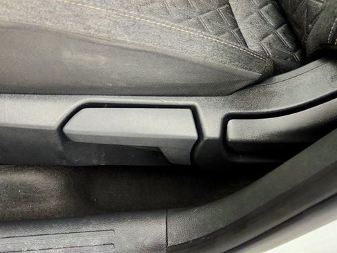 Used 2025 Nissan Kicks SV AWD/4WD image 11