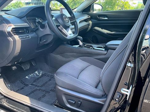 Used 2024 Nissan Altima 2.5 SV FWD image 13