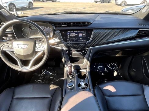 Used 2024 Cadillac XT6 Premium Luxury image 12