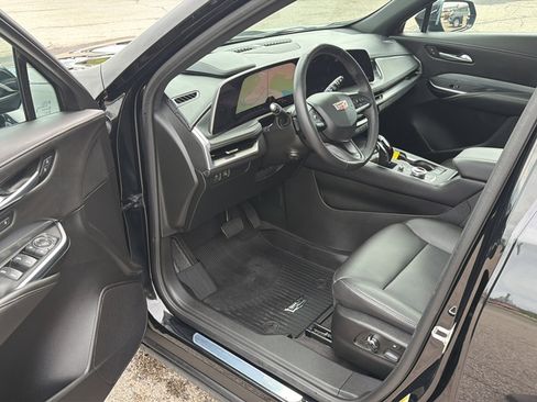 Used 2024 Cadillac XT4 Premium Luxury w/ Active Safety Package AWD/4WD image 8