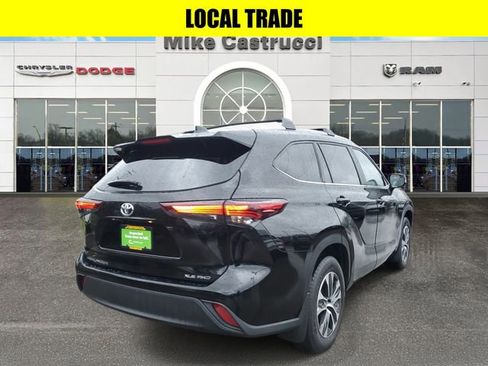 Used 2024 Toyota Highlander XLE image 4