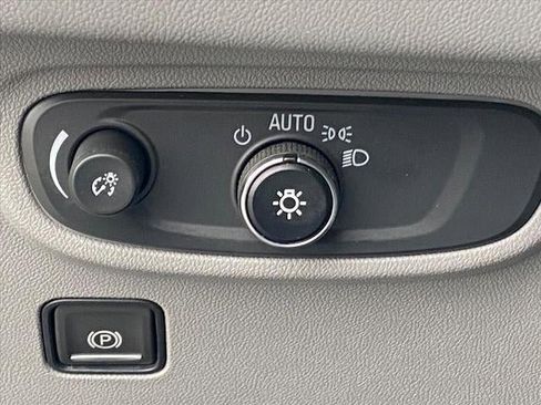 Certified 2024 GMC Terrain SLE w/ Driver Convenience Package image 16