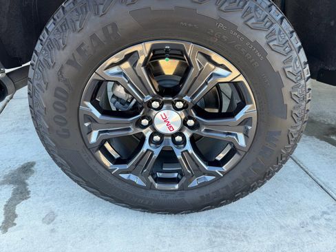 Used 2024 GMC Canyon Elevation w/ Convenience Package image 29