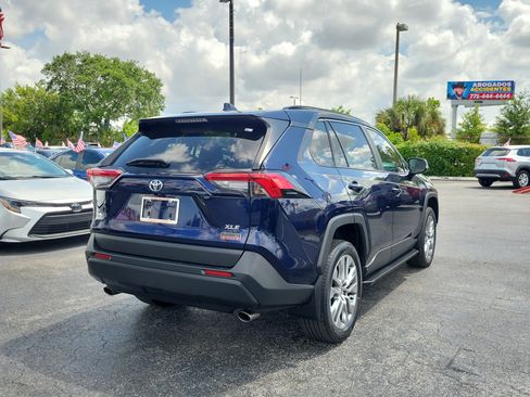Used 2022 Toyota RAV4 XLE Premium FWD image 11
