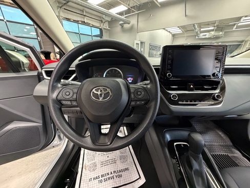 Used 2022 Toyota Corolla LE FWD image 9
