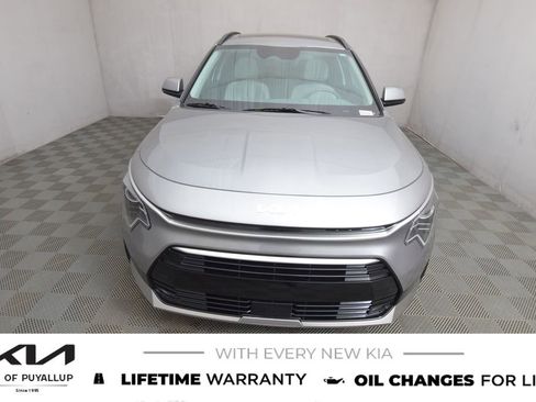 New 2025 Kia Niro EX Touring image 2