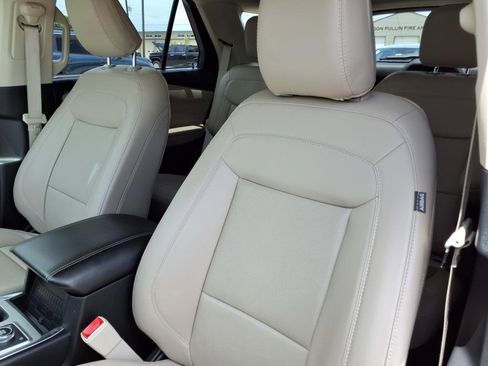 Used 2022 Ford Explorer Limited w/ Equipment Group 301A image 15