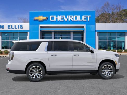 New 2025 Chevrolet Suburban Premier image 40