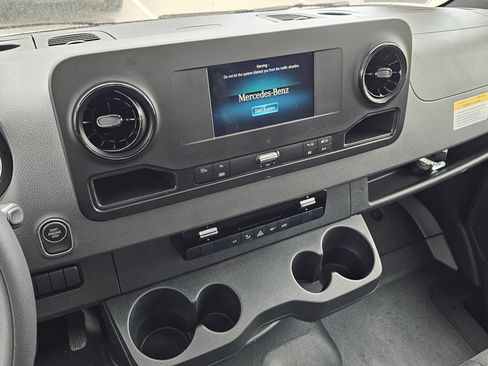 Used 2024 Mercedes-Benz Sprinter 4500 image 22