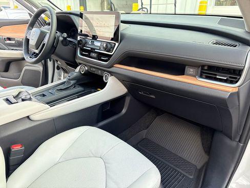 Used 2026 Toyota Grand Highlander Platinum image 50