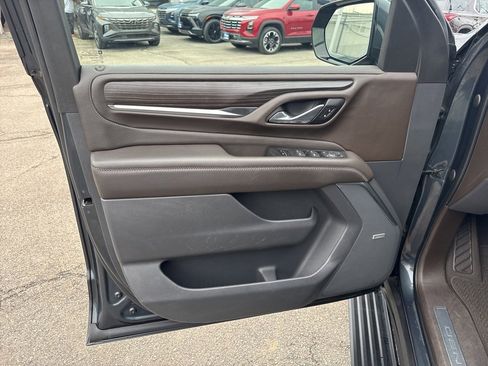 Used 2021 GMC Yukon XL Denali w/ Denali Premium Package image 16