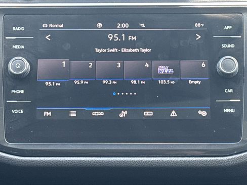 Used 2022 Volkswagen Tiguan SE w/ Panoramic Sunroof Package AWD/4WD image 33