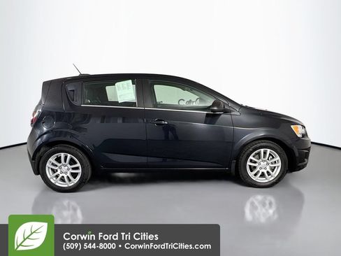 Used 2015 Chevrolet Sonic LT w/ Fun and Sun Package FWD image 18