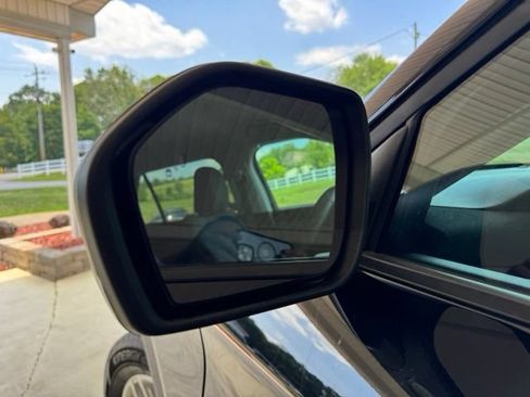 Used 2025 Ford Explorer Active AWD/4WD image 37