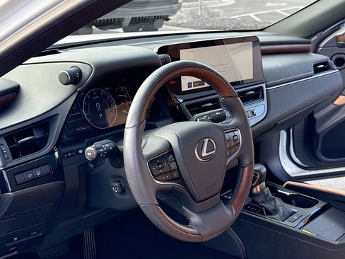 Certified 2023 Lexus ES 350 Ultra Luxury w/ Accessory Package (Z2) image 4