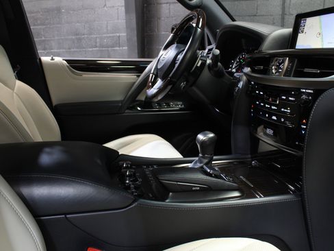 Used 2019 Lexus LX 570 4WD w/ Inspiration Series image 51