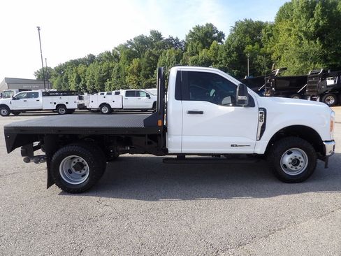 Used 2023 Ford F350 XLT AWD/4WD image 9