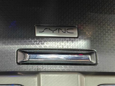 Used 2015 Ford F150 Lariat w/ Equipment Group 502A Luxury AWD/4WD image 12