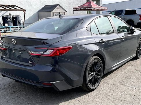 Used 2025 Toyota Camry SE image 4
