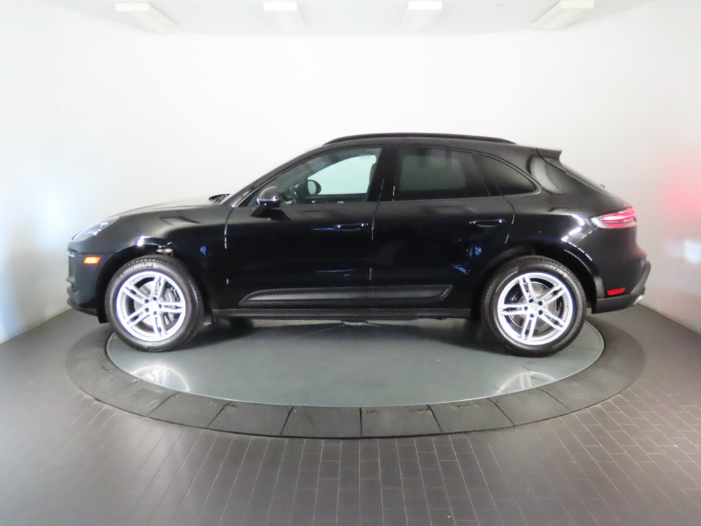 Certified 2026 Porsche Macan AWD/4WD image 2